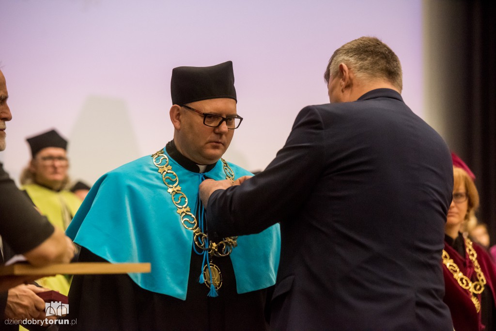 Vivat Academia, vivant professores!