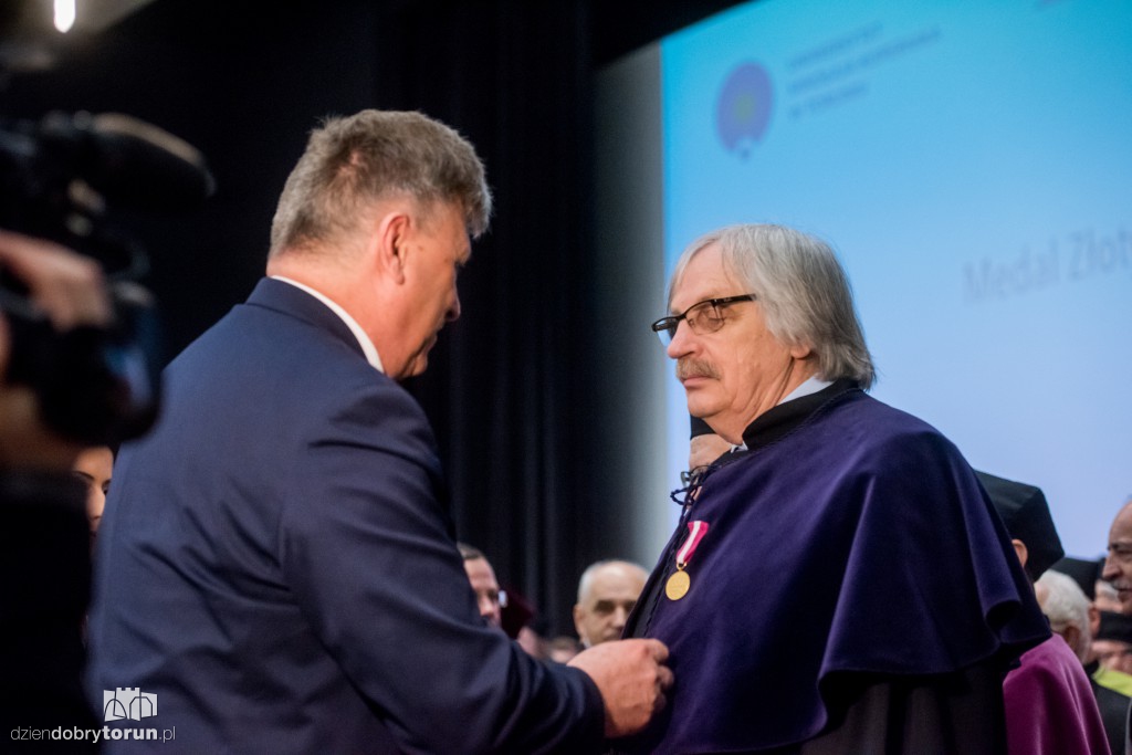 Vivat Academia, vivant professores!