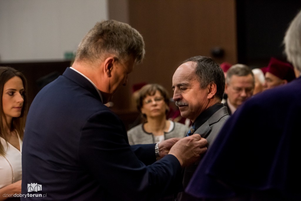 Vivat Academia, vivant professores!