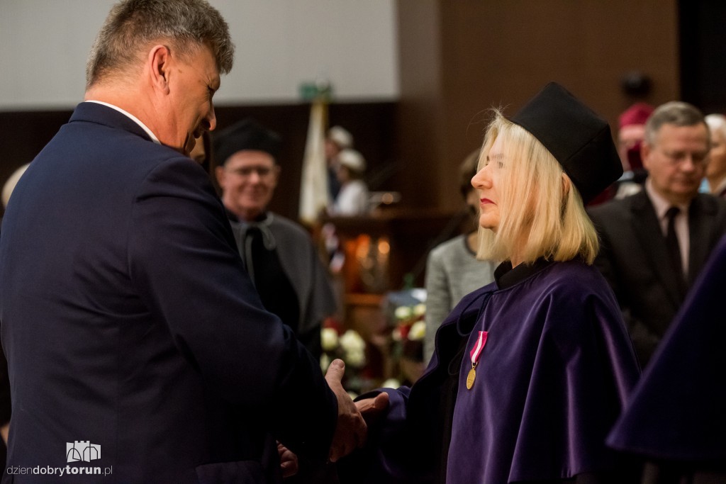 Vivat Academia, vivant professores!