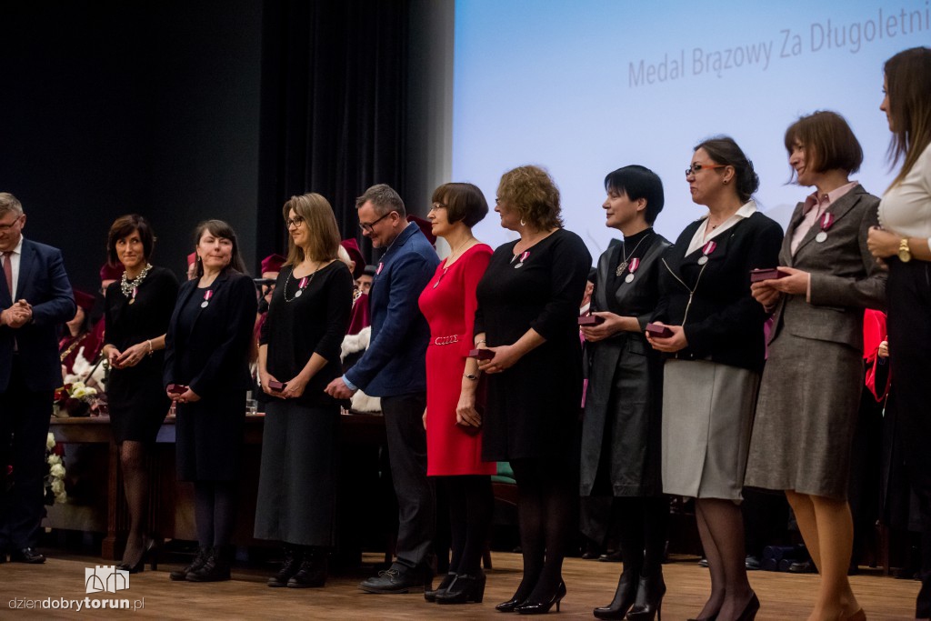 Vivat Academia, vivant professores!