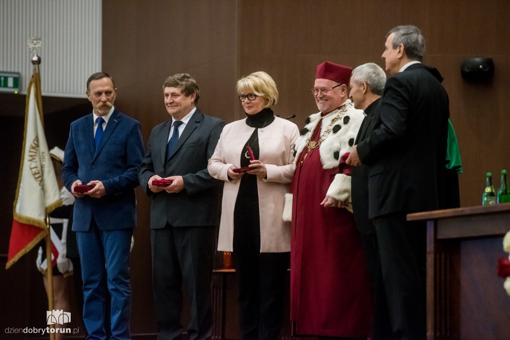 Vivat Academia, vivant professores!