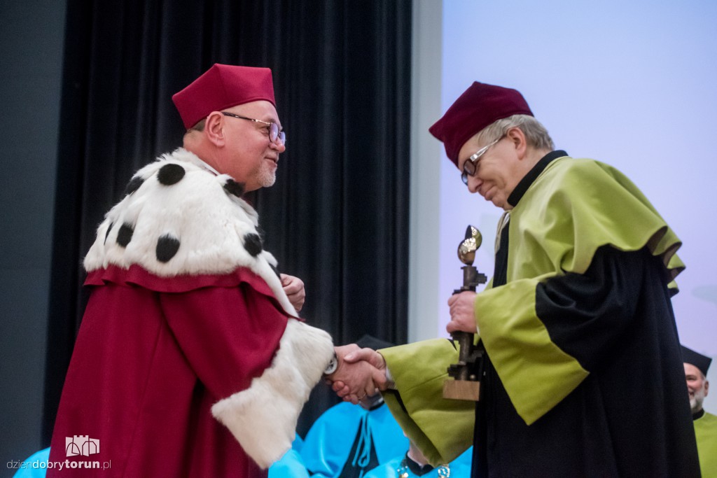 Vivat Academia, vivant professores!