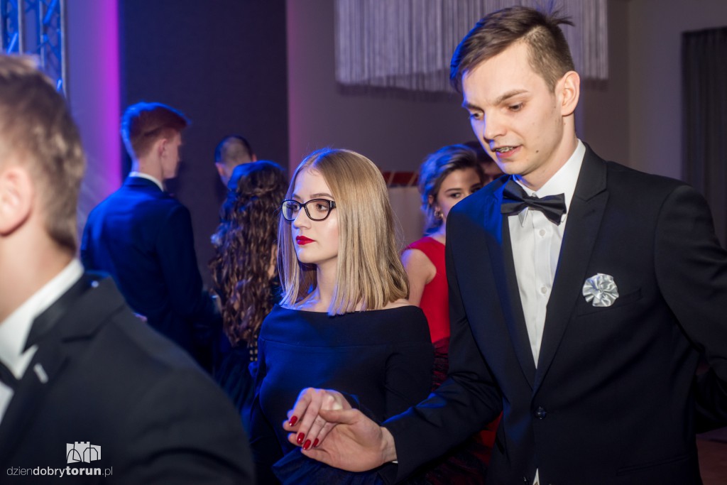 Ach ta młodzież! V LO na studniówce