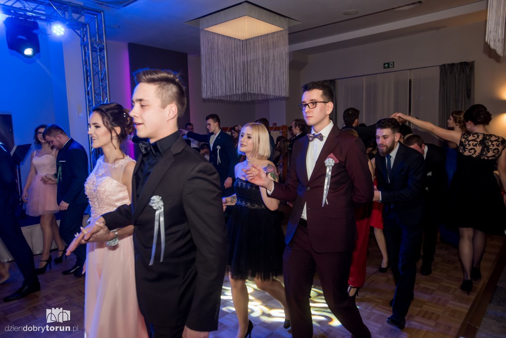 Ach ta młodzież! V LO na studniówce