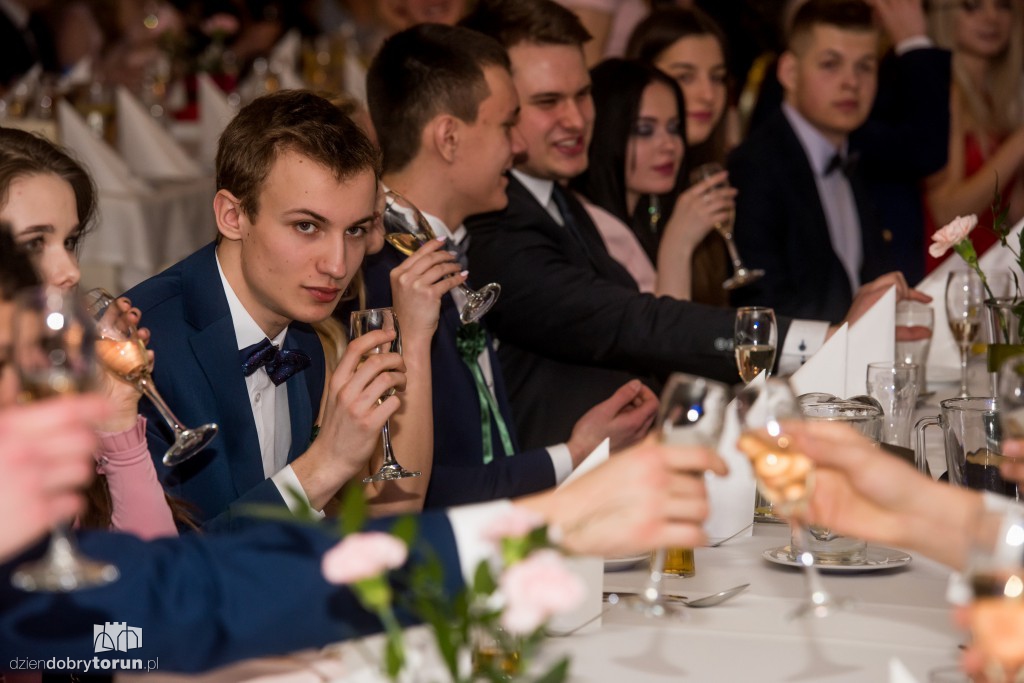 Ach ta młodzież! V LO na studniówce