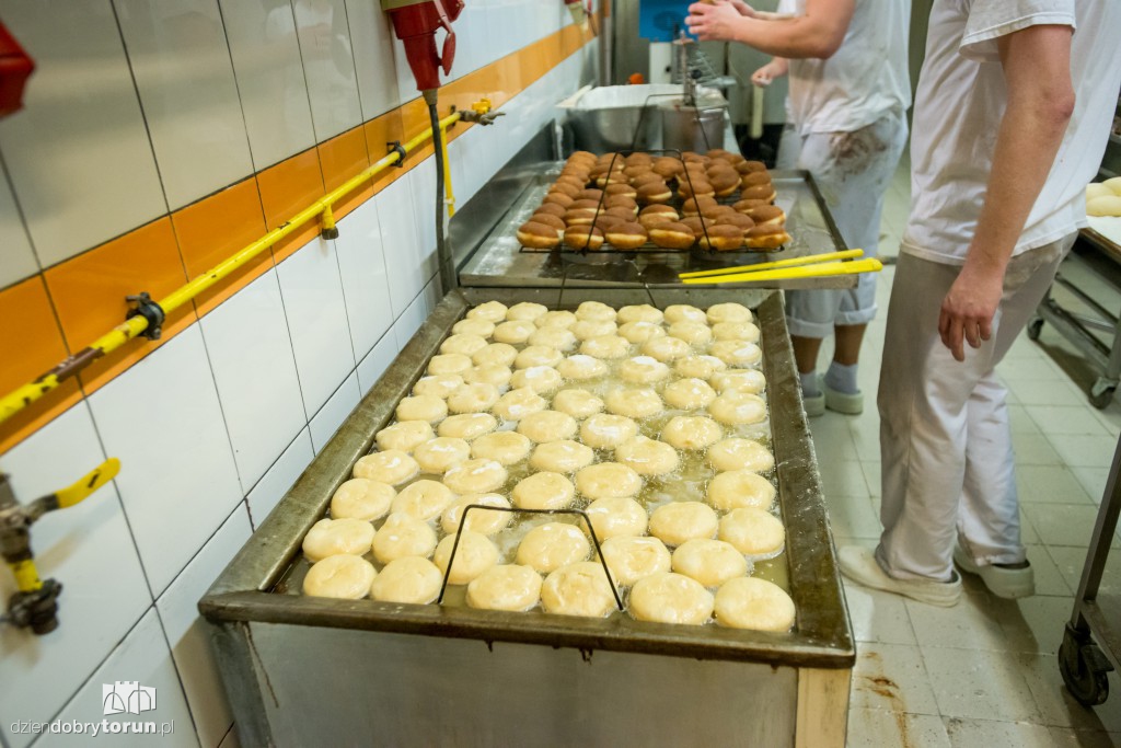 Pączki na tłusty czwartek prawie gotowe