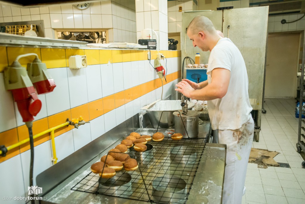 Pączki na tłusty czwartek prawie gotowe