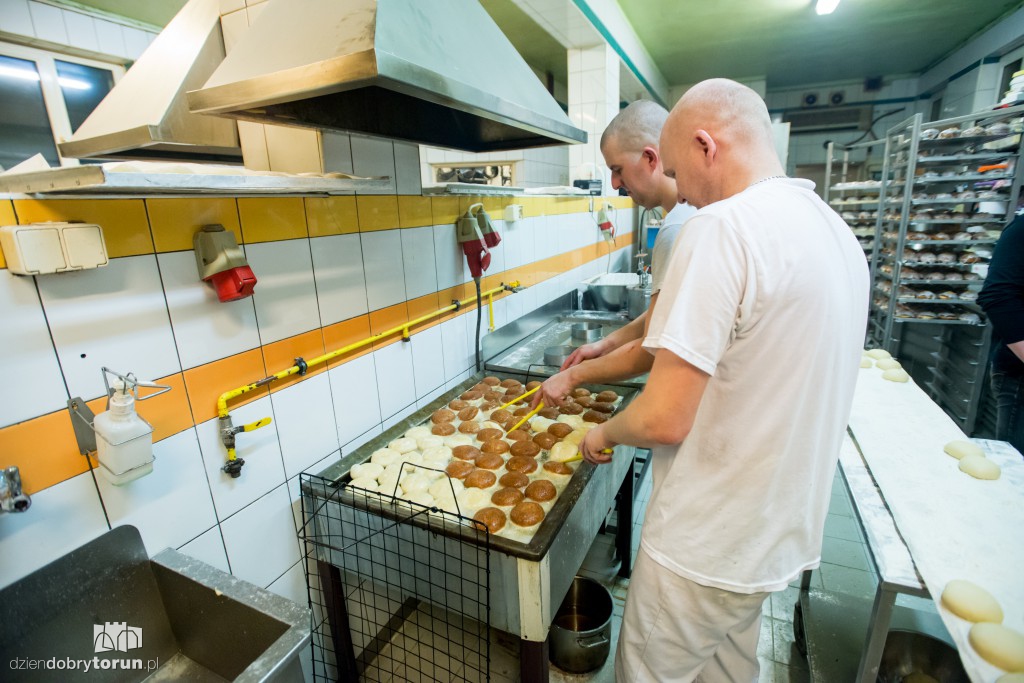 Pączki na tłusty czwartek prawie gotowe