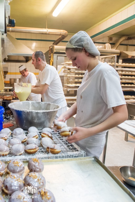 Pączki na tłusty czwartek prawie gotowe