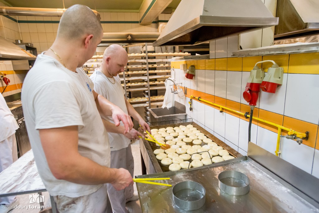 Pączki na tłusty czwartek prawie gotowe