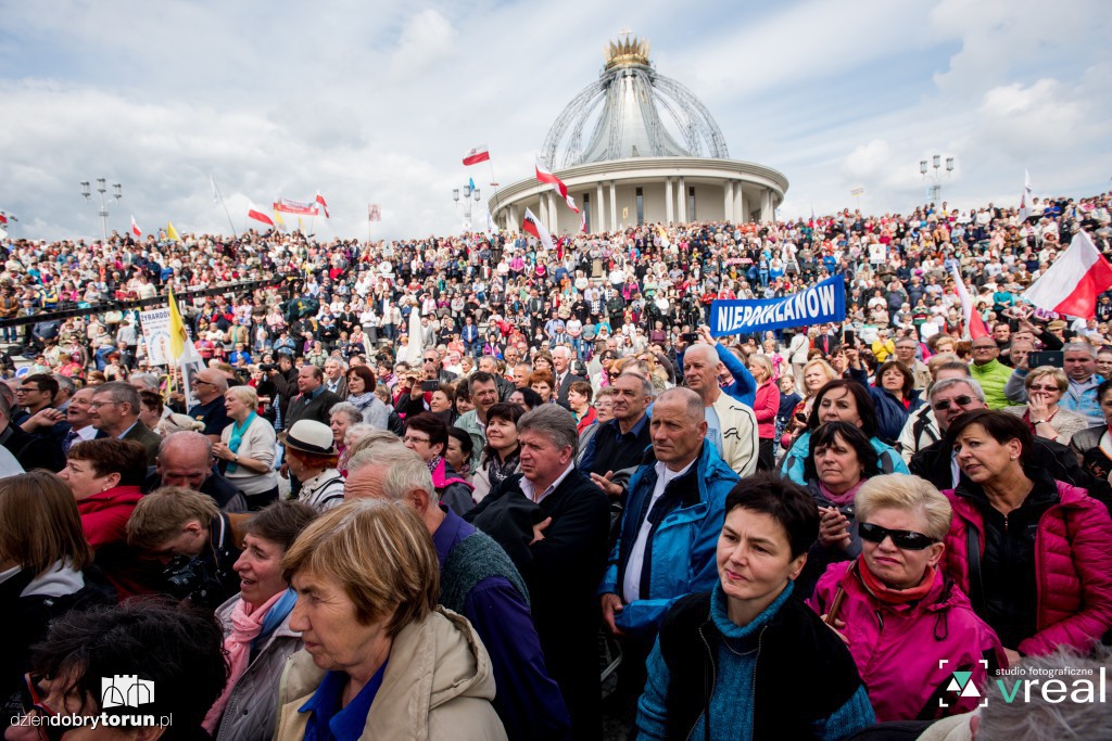 Kościół o. Rydzyka na podium