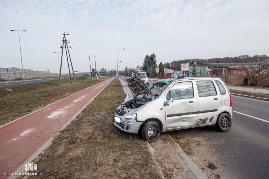 Auto dachowało na trasie wschodniej