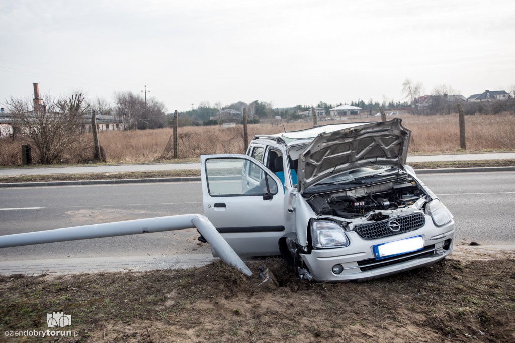 Auto dachowało na trasie wschodniej