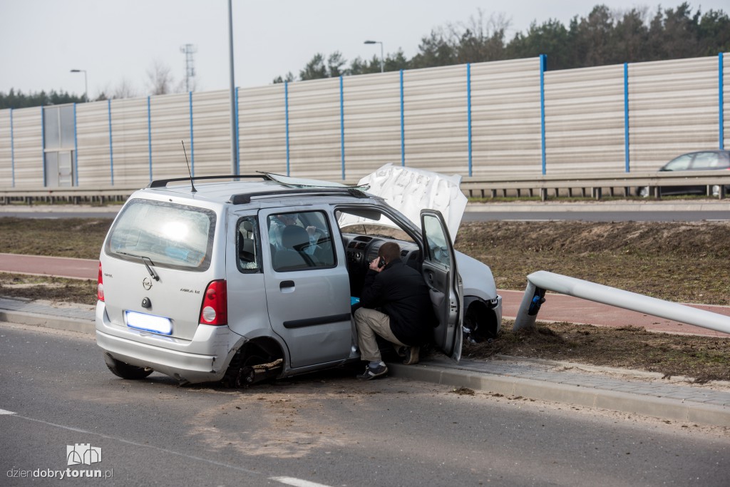 Auto dachowało na trasie wschodniej