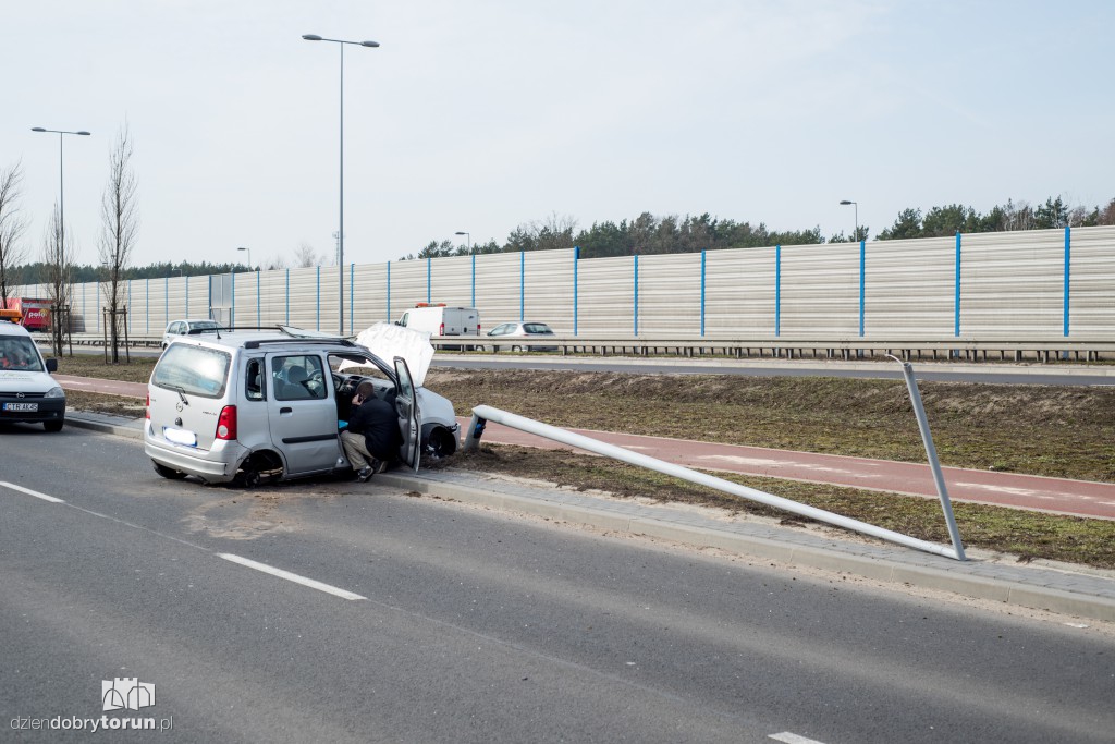 Auto dachowało na trasie wschodniej