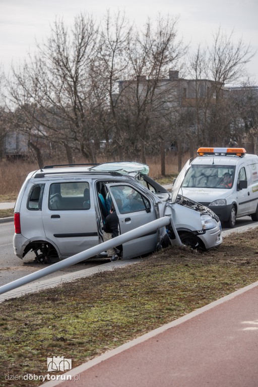 Auto dachowało na trasie wschodniej