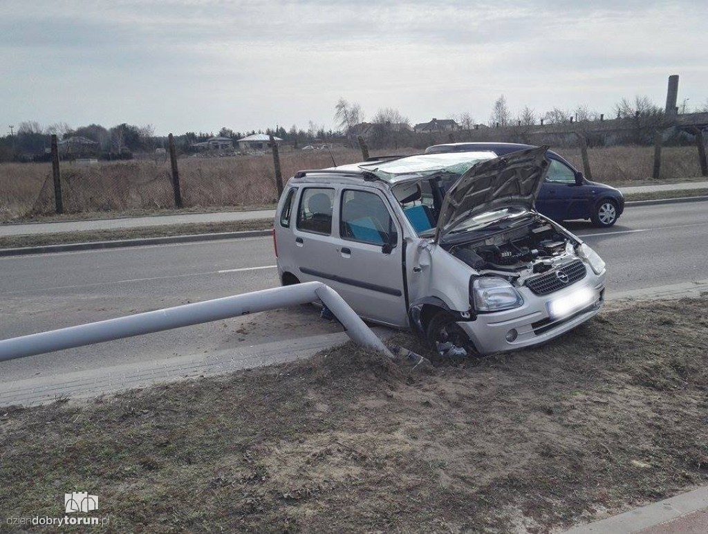 Auto dachowało na trasie wschodniej