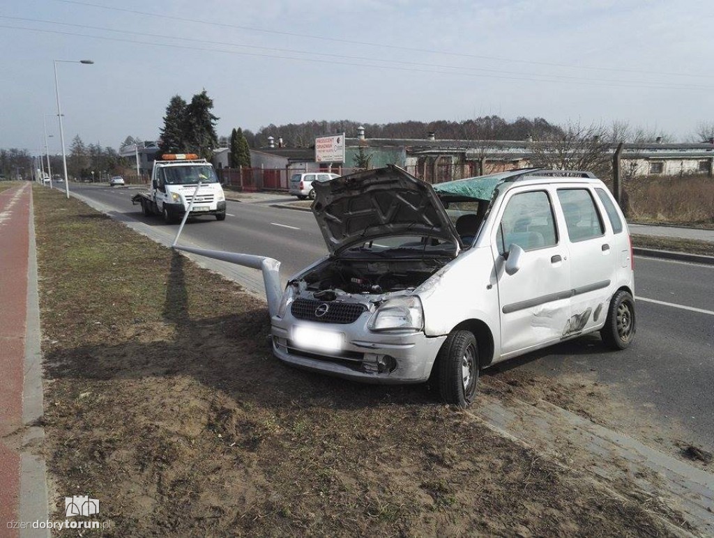 Auto dachowało na trasie wschodniej