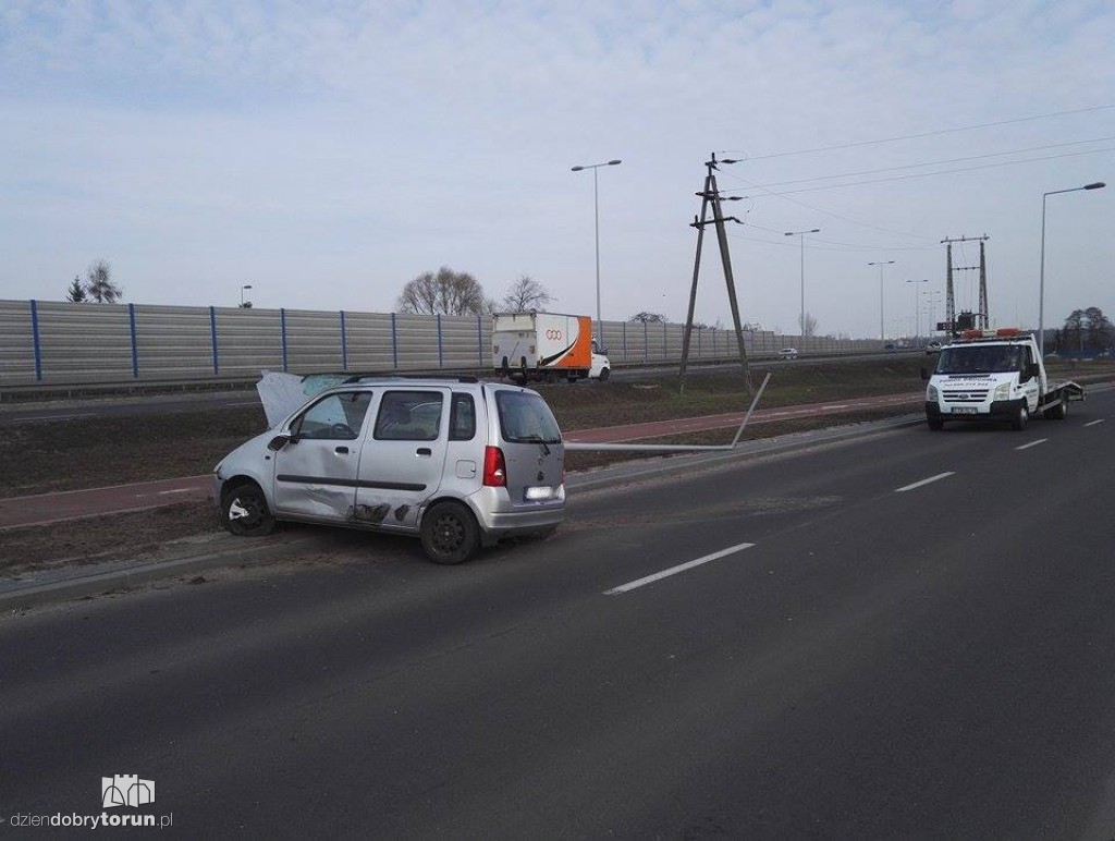 Auto dachowało na trasie wschodniej