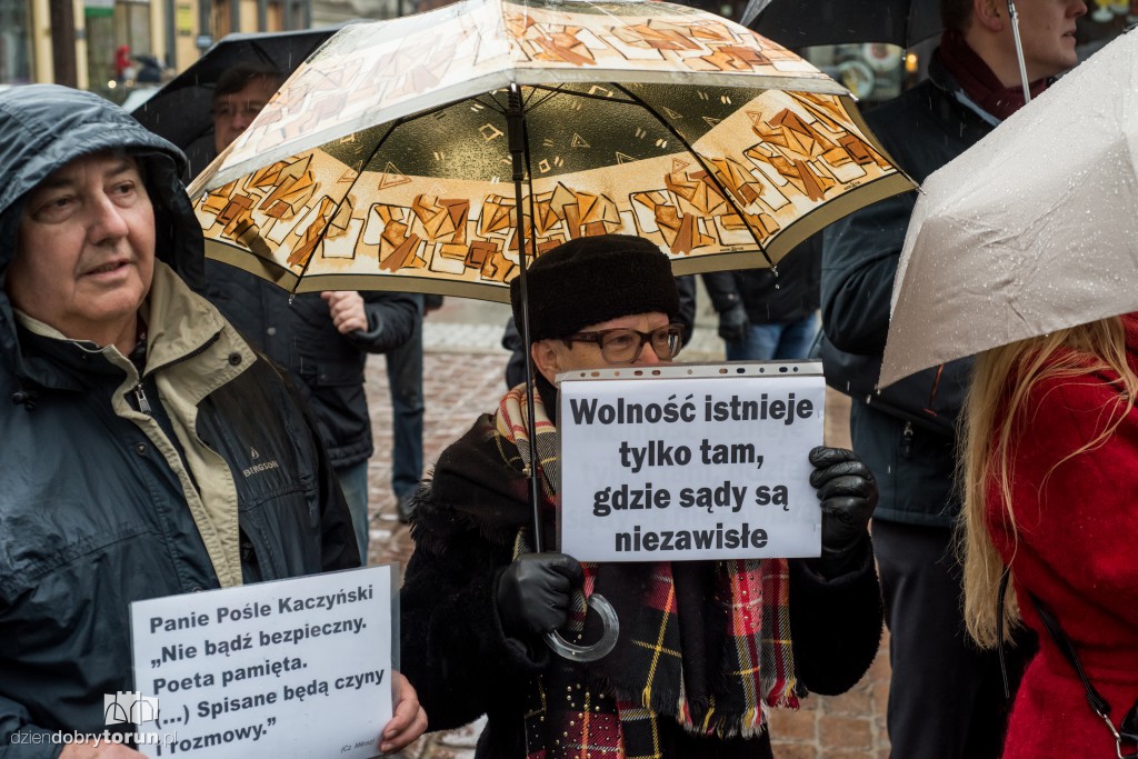 KOD stanął w obronie sądów i samorządów