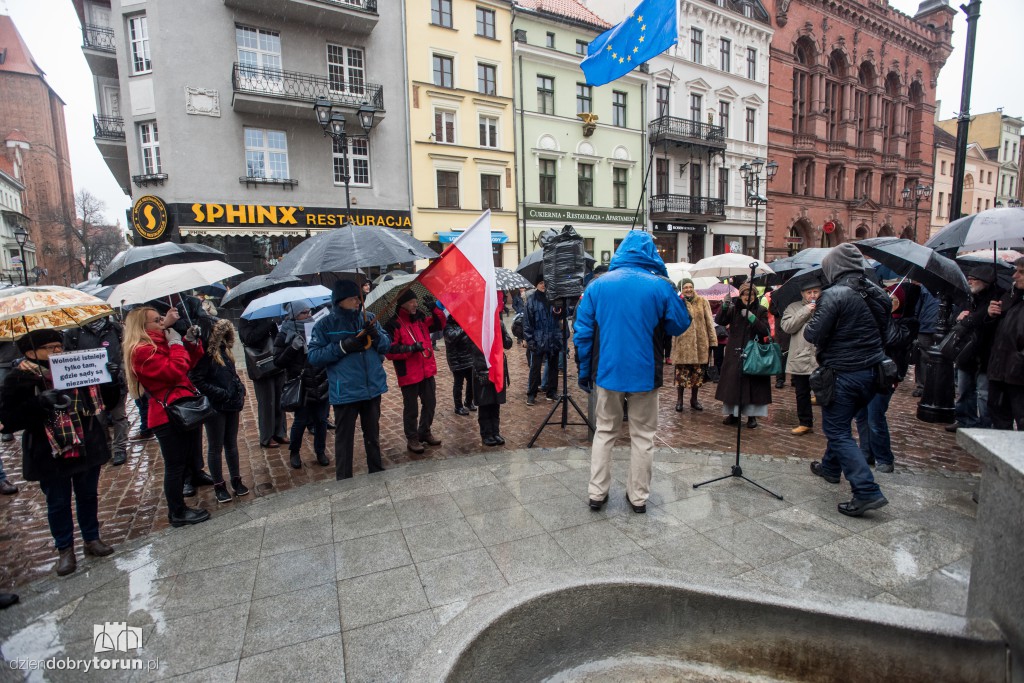 KOD stanął w obronie sądów i samorządów