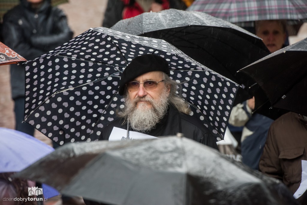 KOD stanął w obronie sądów i samorządów