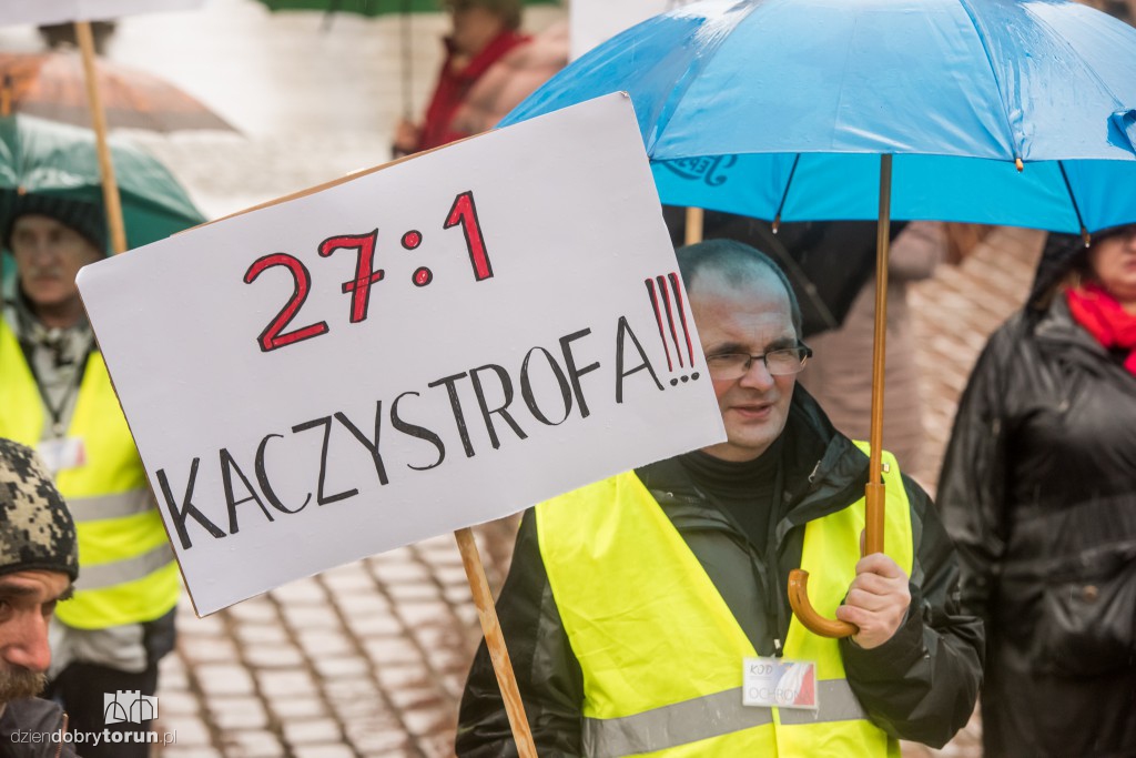 KOD stanął w obronie sądów i samorządów