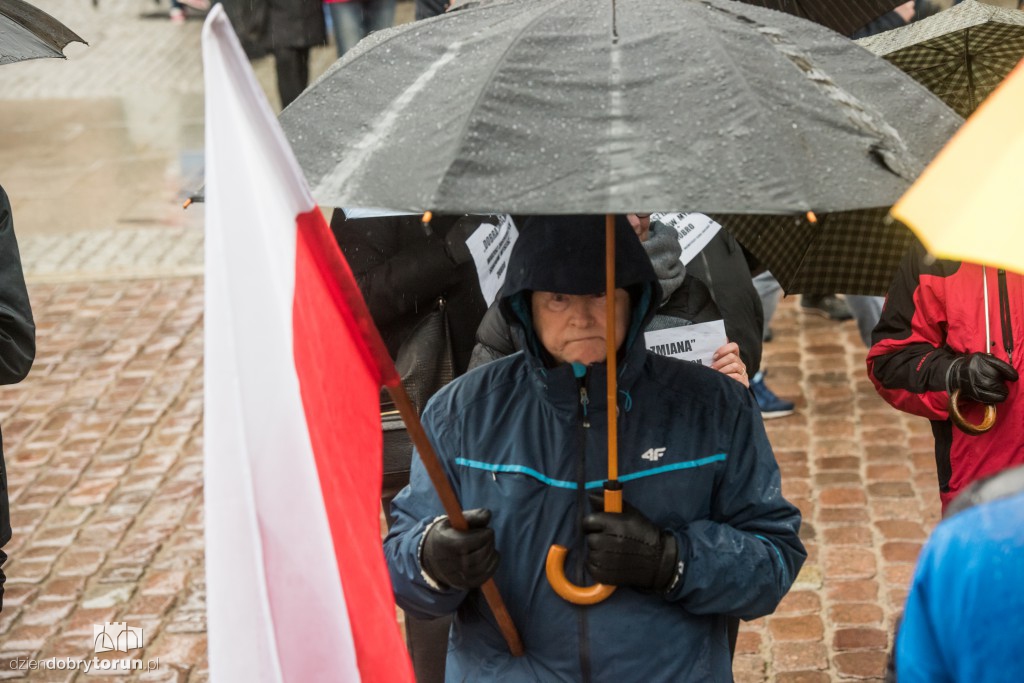 KOD stanął w obronie sądów i samorządów