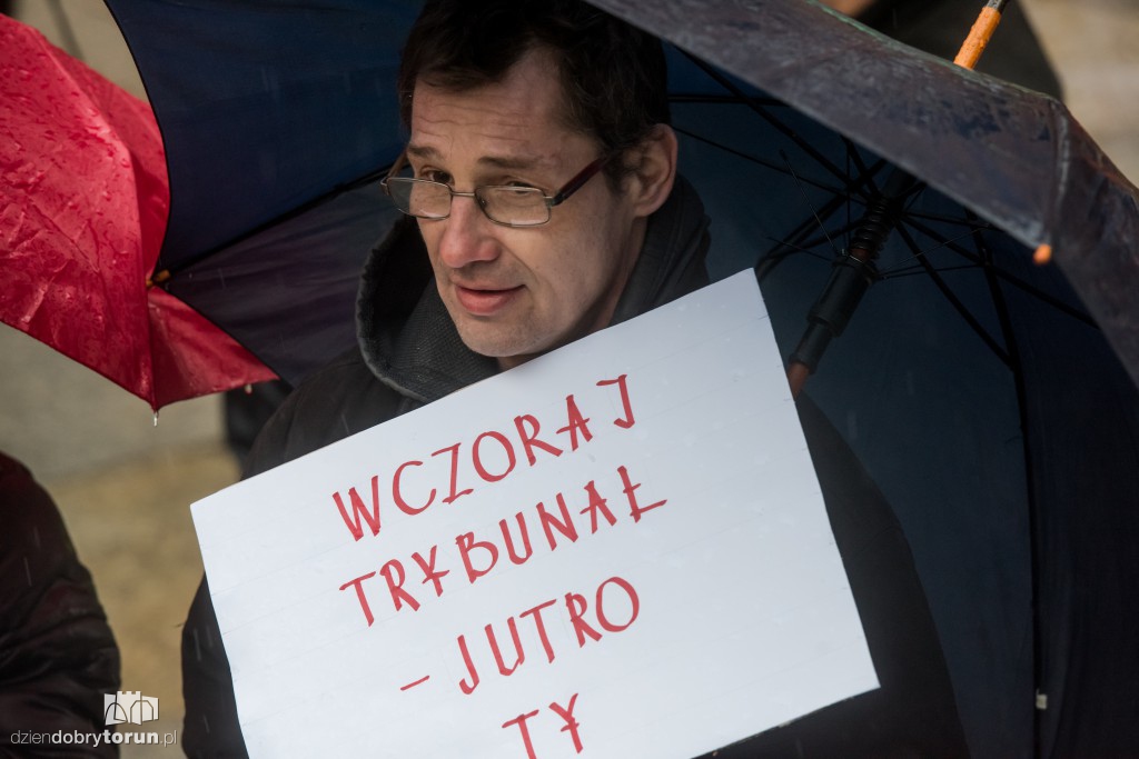 KOD stanął w obronie sądów i samorządów