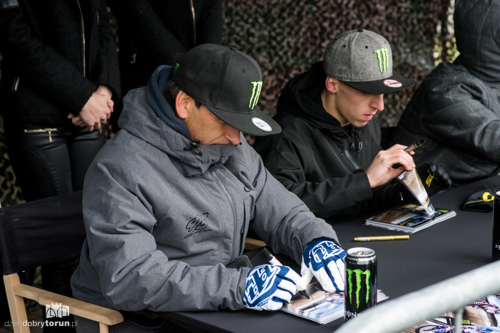 Sesja autografowa przed SBP