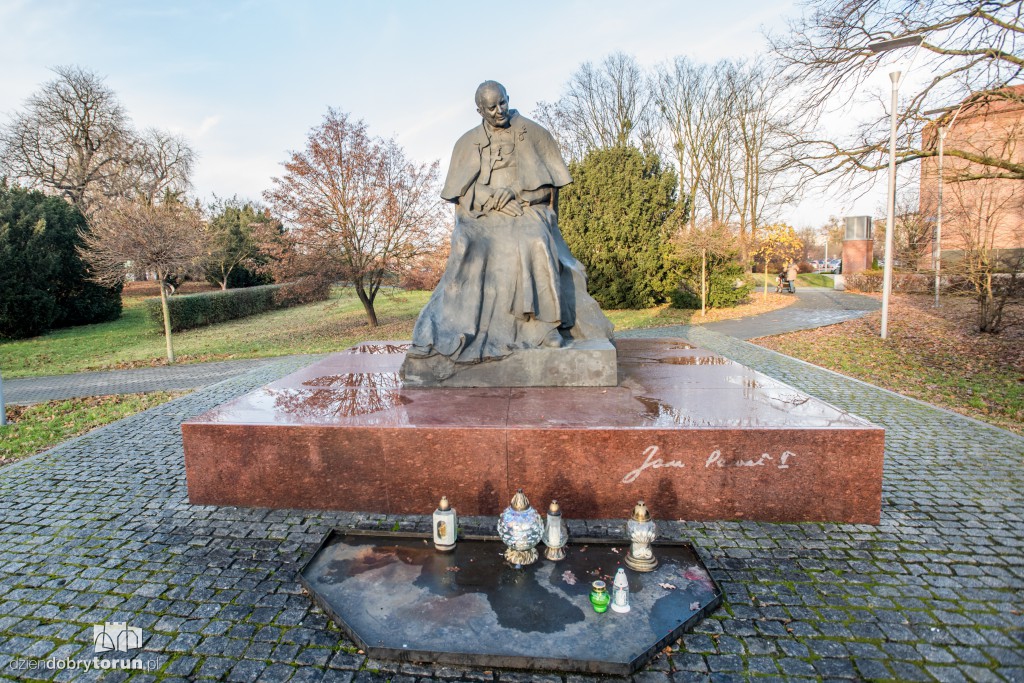 Siedem wcieleń Jana Pawła II w Toruniu
