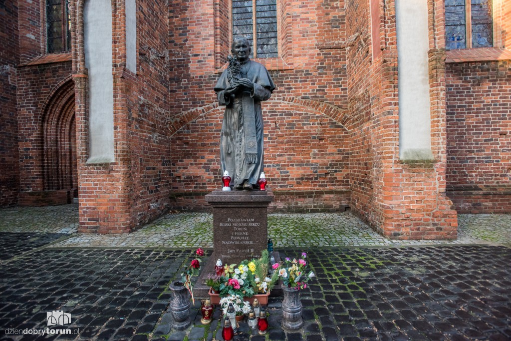 Siedem wcieleń Jana Pawła II w Toruniu