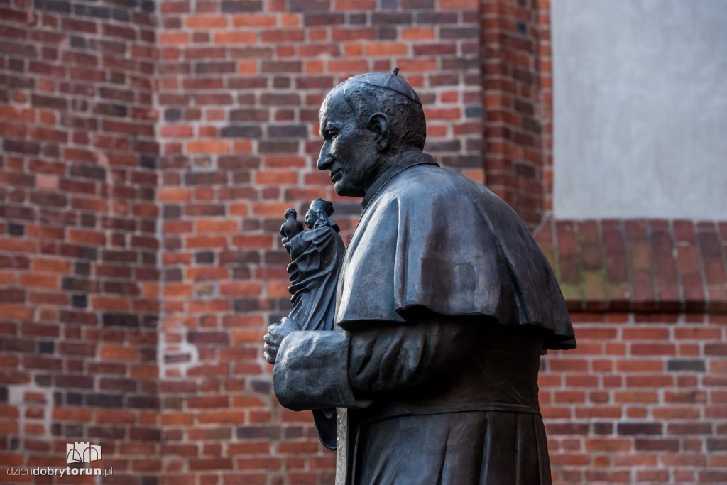 Siedem wcieleń Jana Pawła II w Toruniu