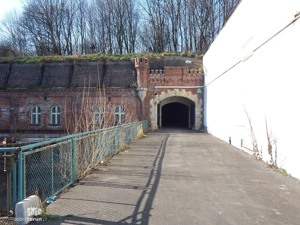 Jeńcy radzieccy w toruńskich fortach