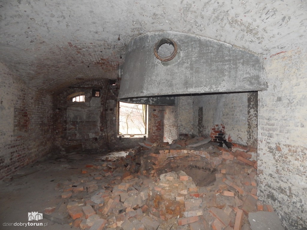 Jeńcy radzieccy w toruńskich fortach