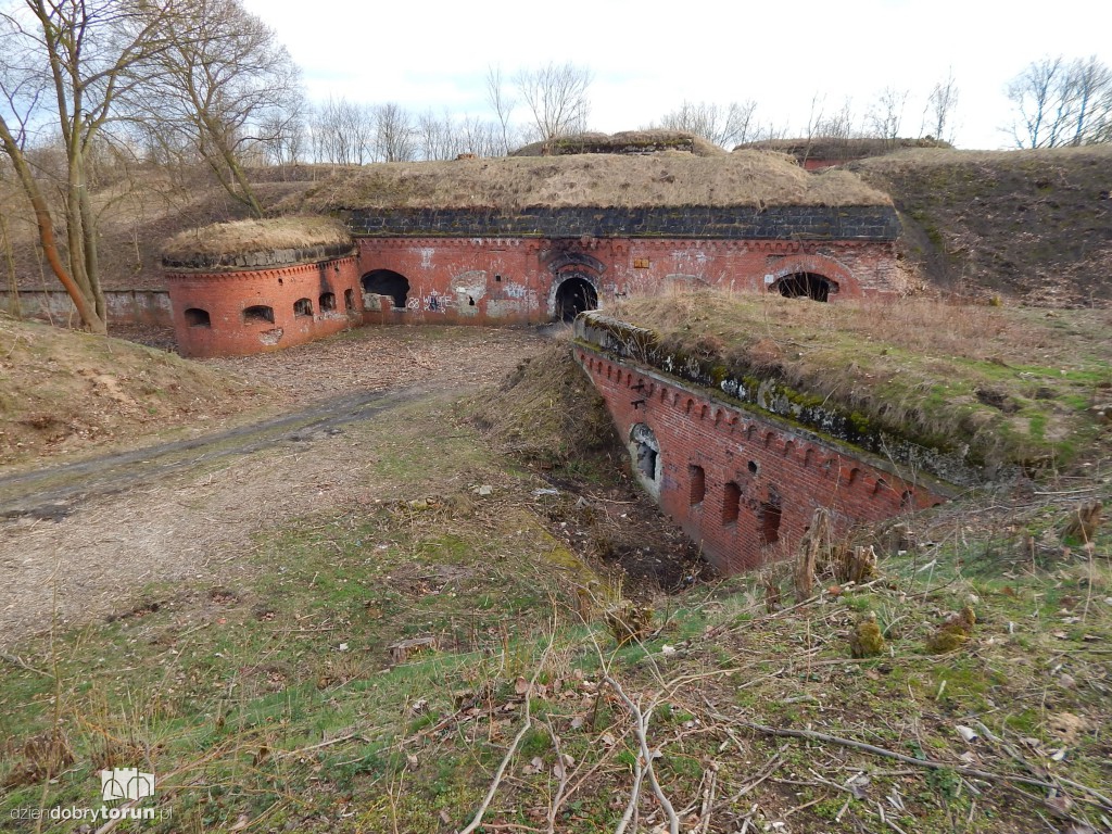 Jeńcy radzieccy w toruńskich fortach