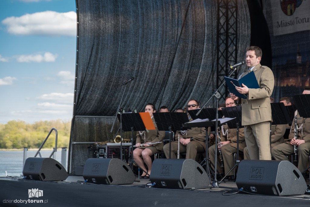 Scena na Wiśle: orkiestra garnizonowa