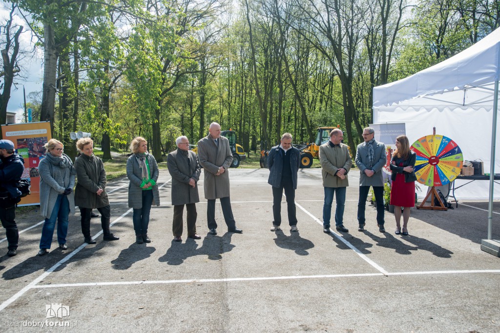 Ok. 200 drzew przybyło na Stawkach