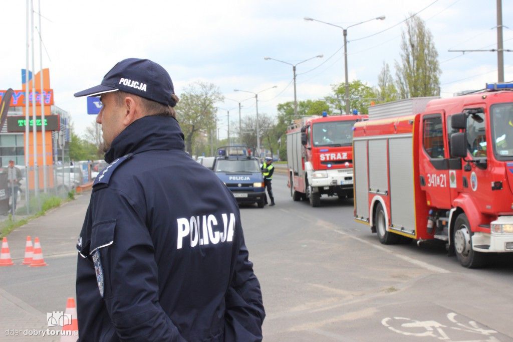 Auto wjechało w dystrybutor paliwa