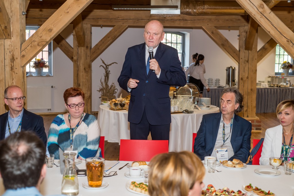 Śniadanie bizensowe z mecenasami