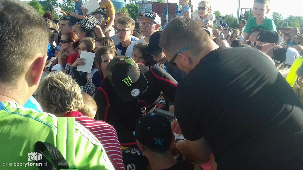 Sesja autografowa na Motoarenie