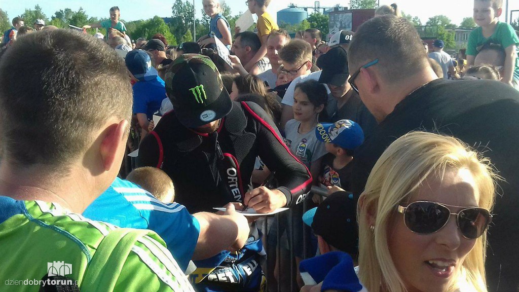 Sesja autografowa na Motoarenie