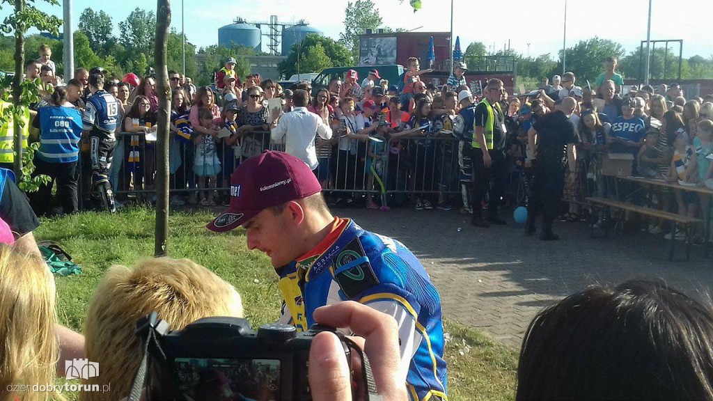 Sesja autografowa na Motoarenie
