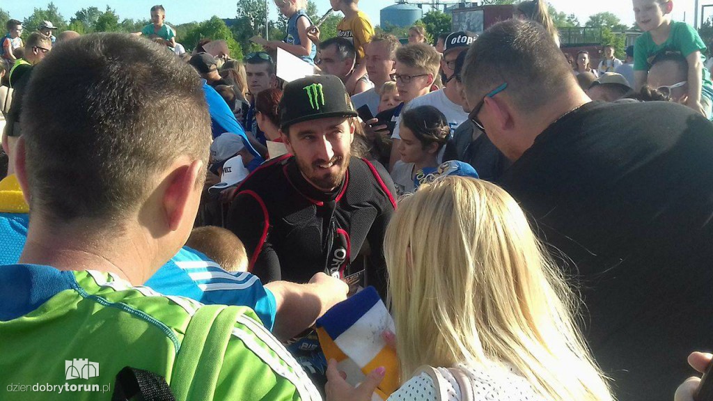 Sesja autografowa na Motoarenie