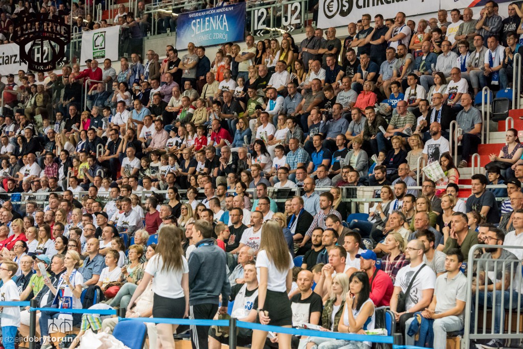 Twarde Pierniki przegrywają w Arenie