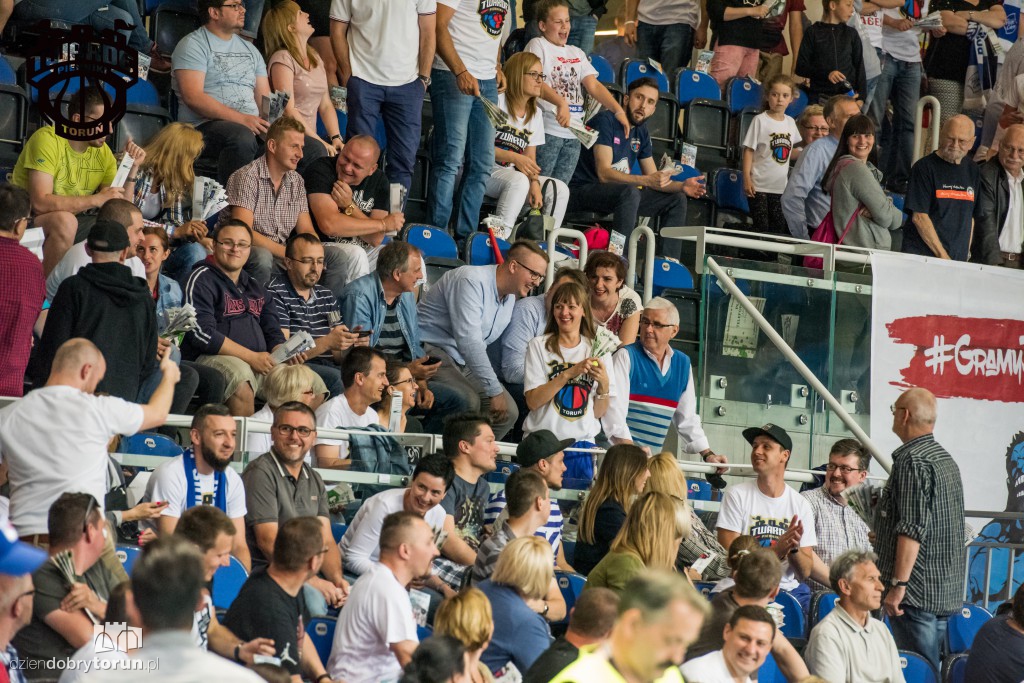 Twarde Pierniki przegrywają w Arenie