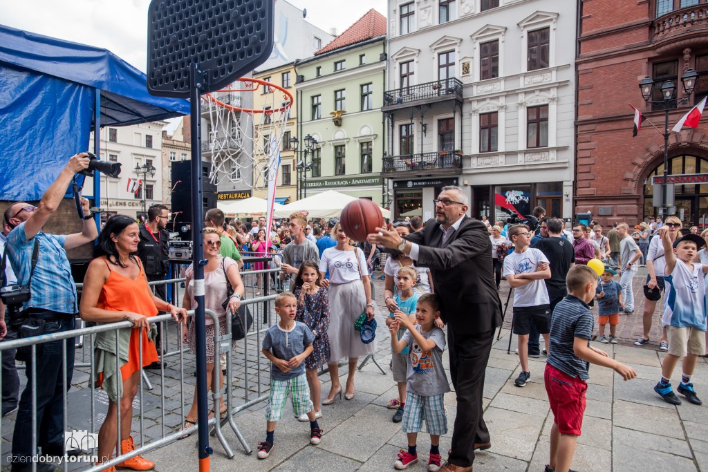 Twarde Pierniki fetują na Rynku Staromiejskim!