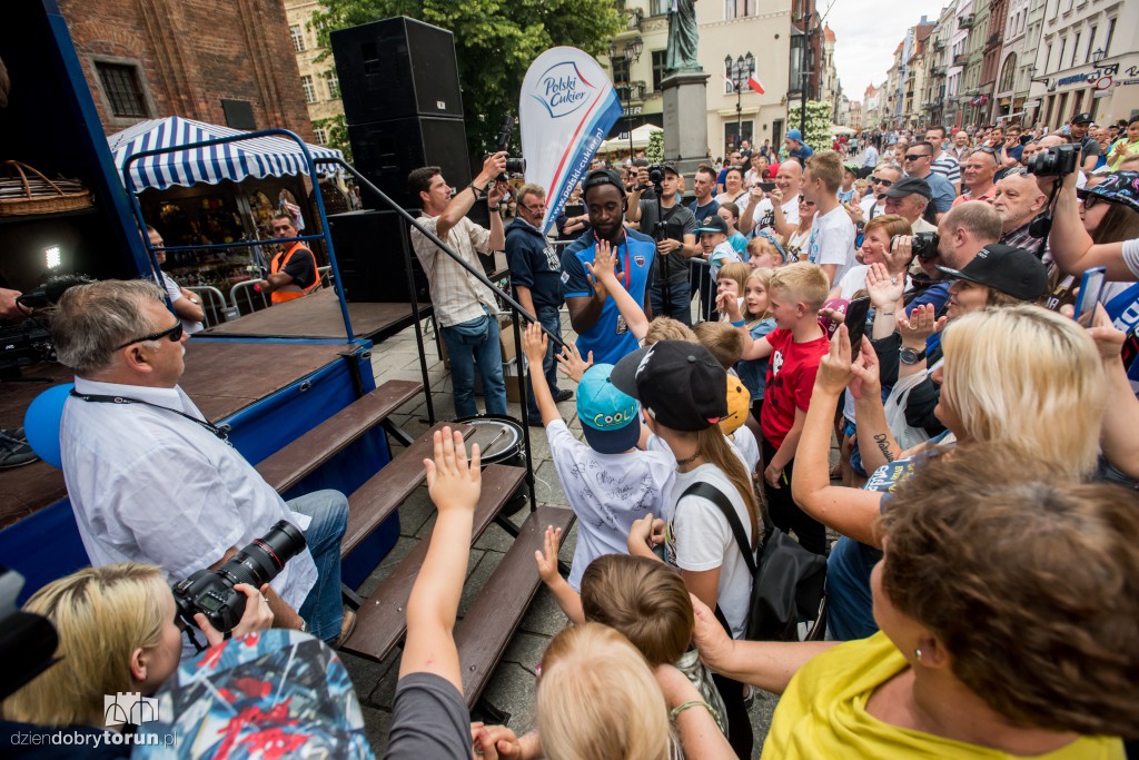 Twarde Pierniki fetują na Rynku Staromiejskim!