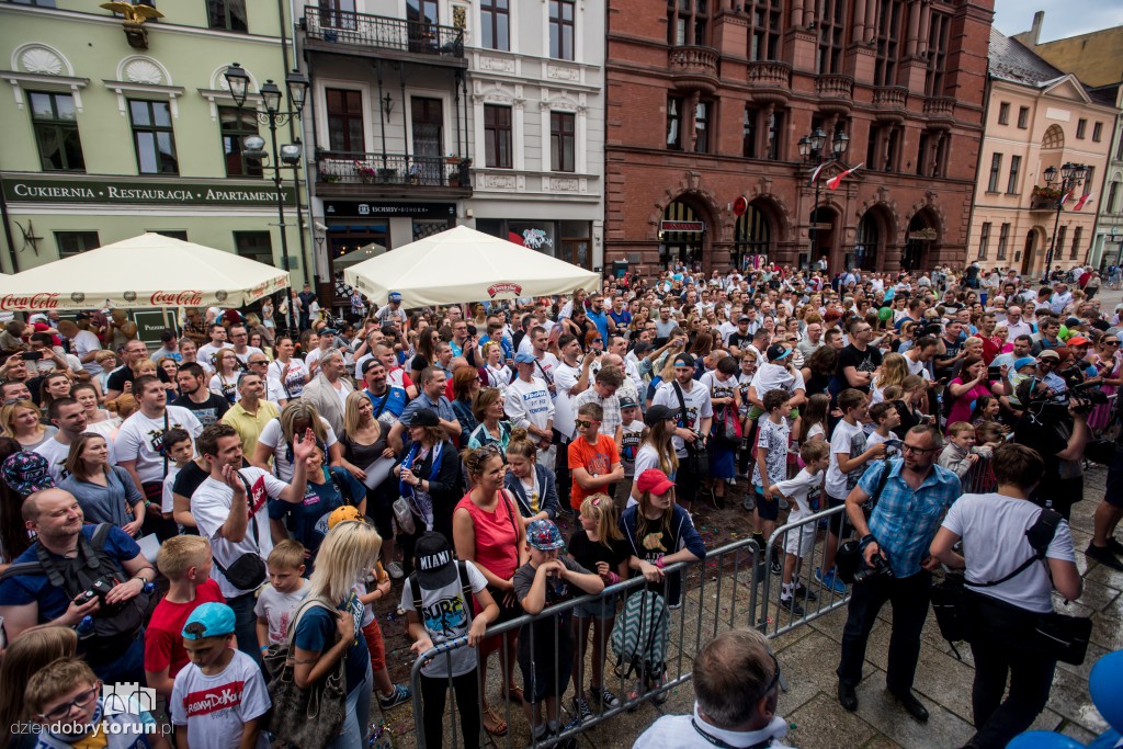 Twarde Pierniki fetują na Rynku Staromiejskim!